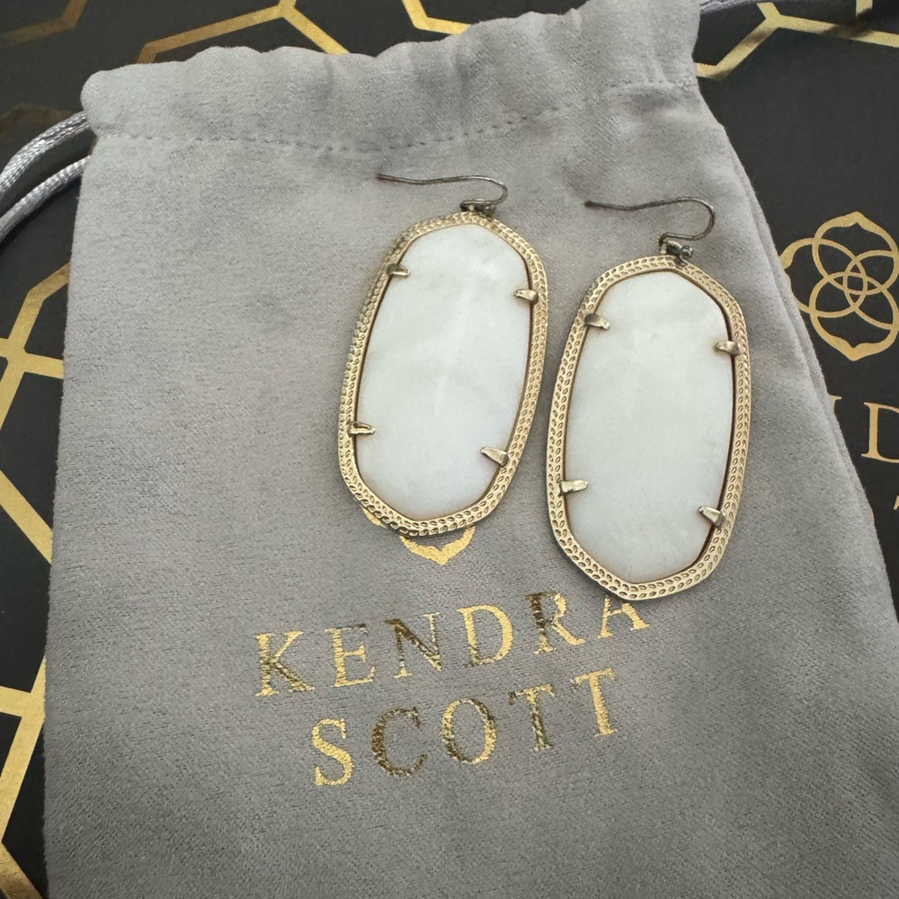 Kendra Scott Danielle Gold Statement Earrings in White Mother of Pearl